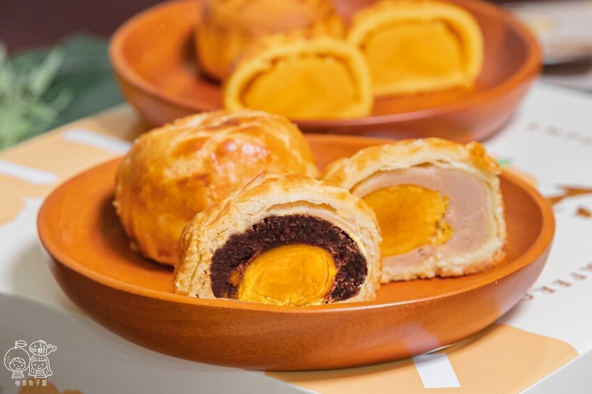 狸小路手作烘焙│中秋伴手禮好吃到皇上也不上朝！金黃港式流心餅超誘人，還有3種口味菠蘿蛋黃酥～