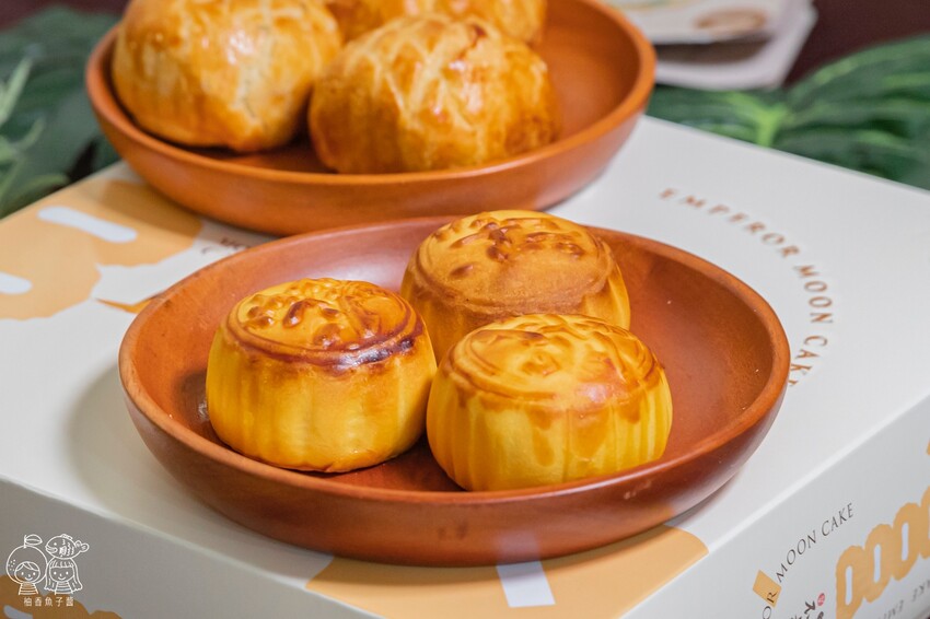 狸小路手作烘焙│中秋伴手禮好吃到皇上也不上朝！金黃港式流心餅超誘人，還有3種口味菠蘿蛋黃酥～
