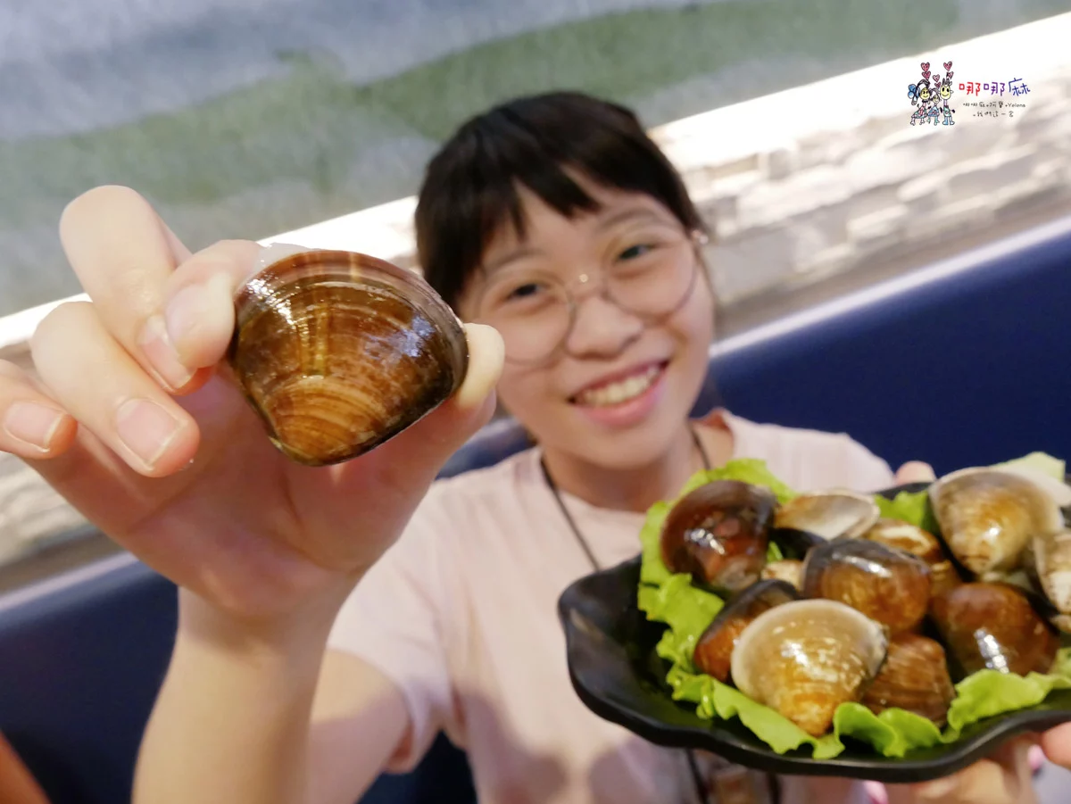藏身社區樓下的火鍋店~海陸鍋只要330元！有一大盤肉和大顆蛤蜊
