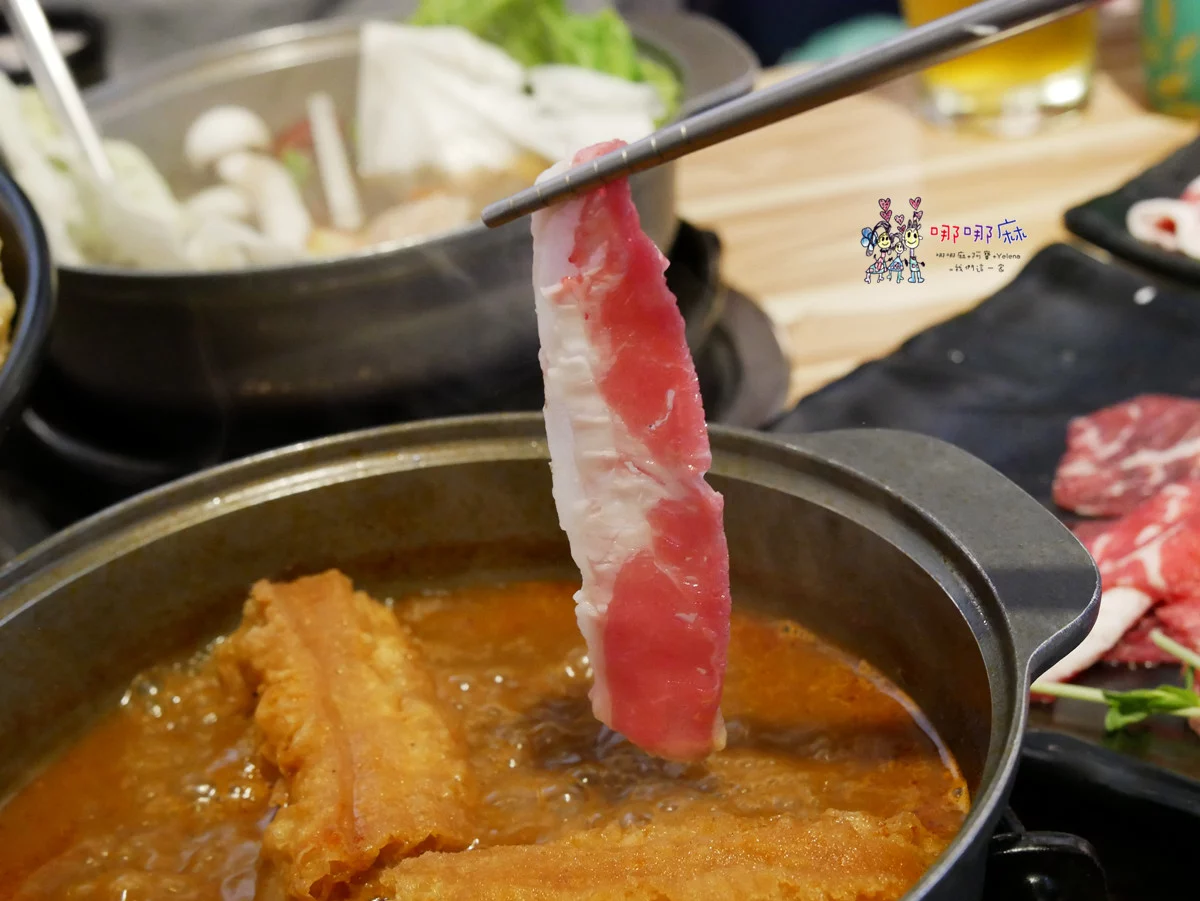 藏身社區樓下的火鍋店~海陸鍋只要330元！有一大盤肉和大顆蛤蜊