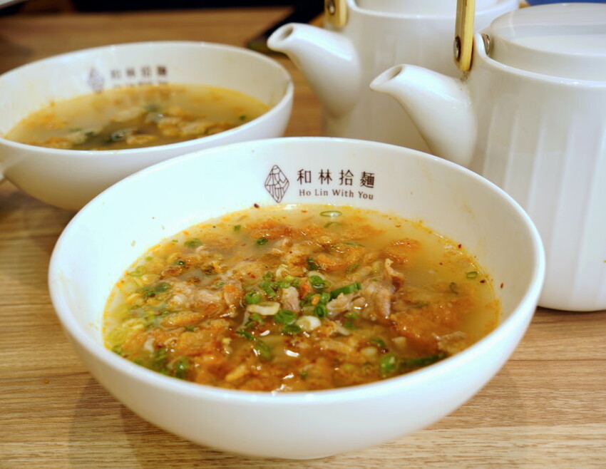 【高雄美食】和林拾麵．首創一麵二吃的文青風創意拌拌麵!