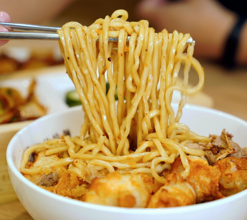 【高雄美食】和林拾麵．首創一麵二吃的文青風創意拌拌麵!