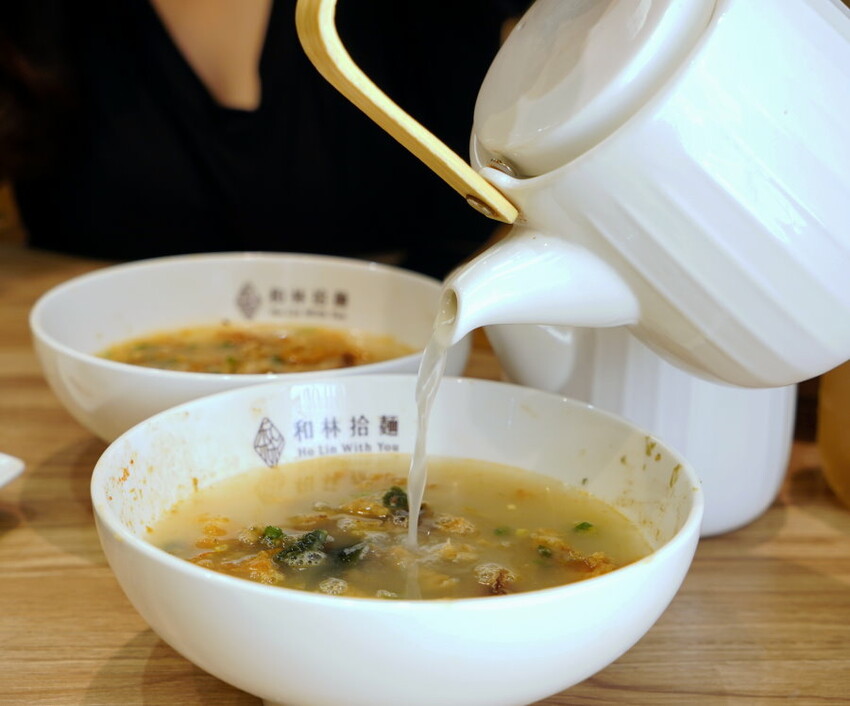 【高雄美食】和林拾麵．首創一麵二吃的文青風創意拌拌麵!