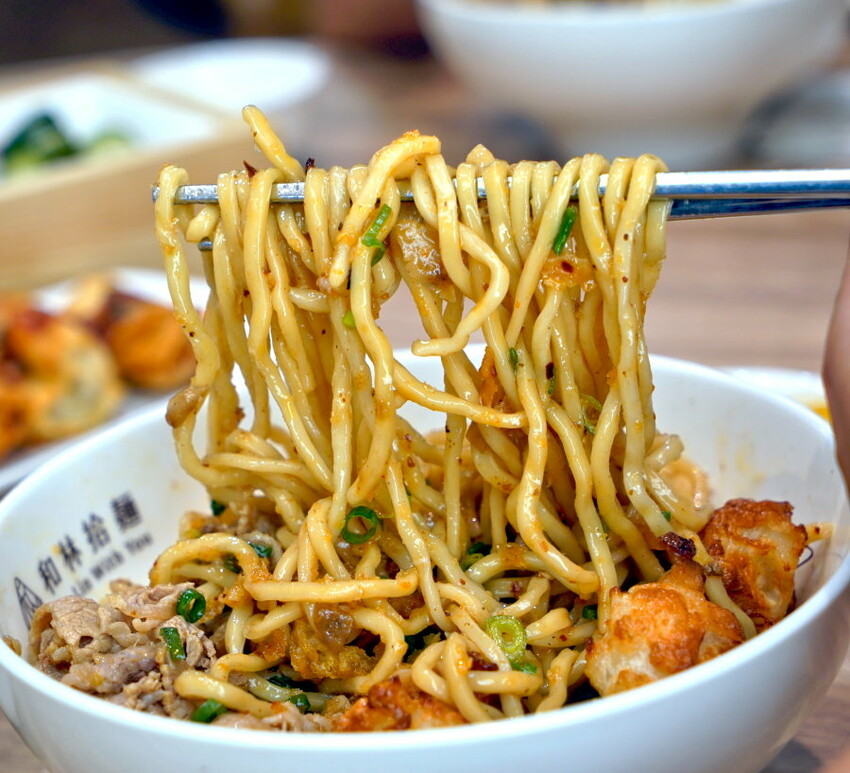 【高雄美食】和林拾麵．首創一麵二吃的文青風創意拌拌麵!