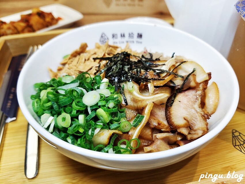 和林拾麵｜高雄美食推薦 一麵二吃創意拌拌麵 高雄最chill麵店 - 小企鵝生活趣