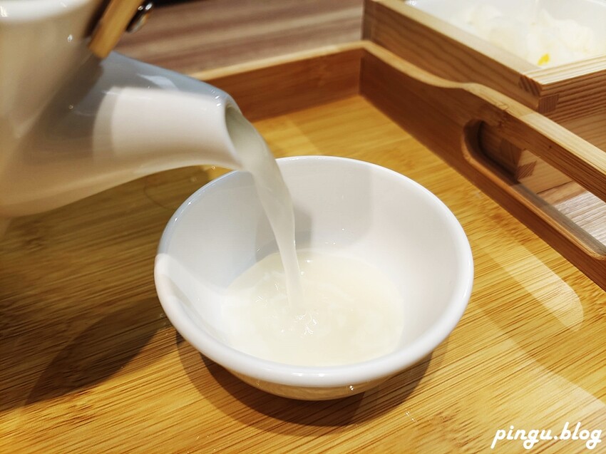 和林拾麵｜高雄美食推薦 一麵二吃創意拌拌麵 高雄最chill麵店 - 小企鵝生活趣