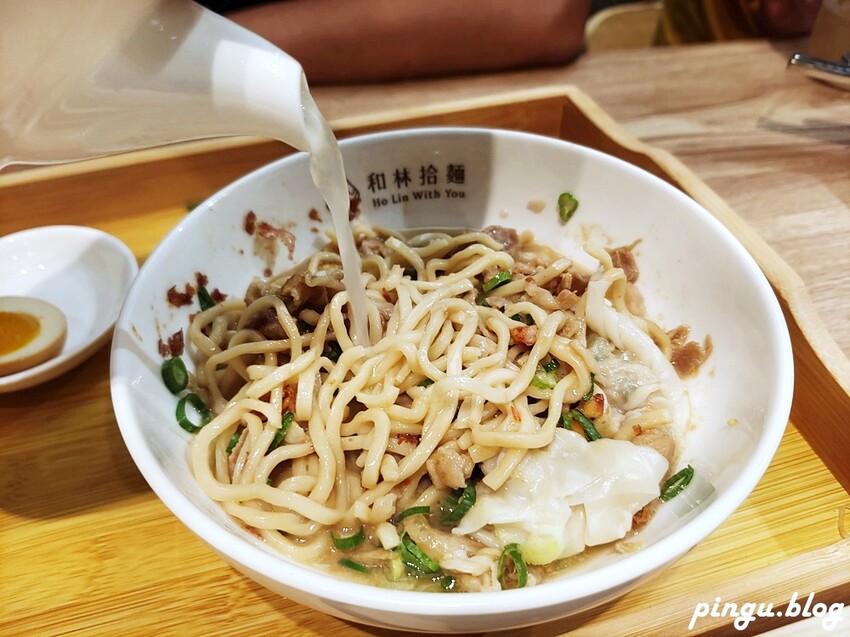 和林拾麵｜高雄美食推薦 一麵二吃創意拌拌麵 高雄最chill麵店 - 小企鵝生活趣