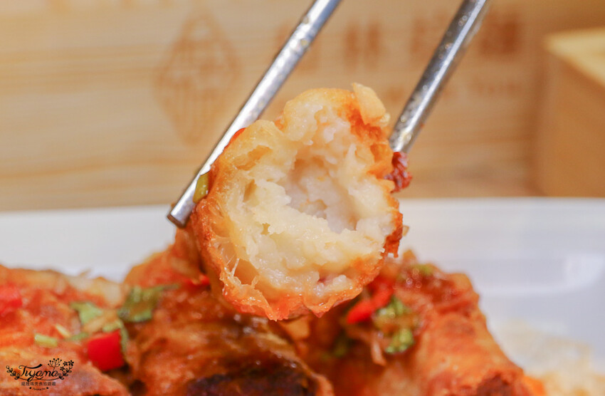 這間新開幕小清新麵店,開幕不久就有多達400多則與4.9高分評價~創意拌拌麵一次給你兩種美味享受!