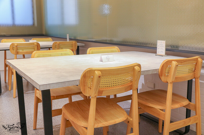 這間新開幕小清新麵店,開幕不久就有多達400多則與4.9高分評價~創意拌拌麵一次給你兩種美味享受!