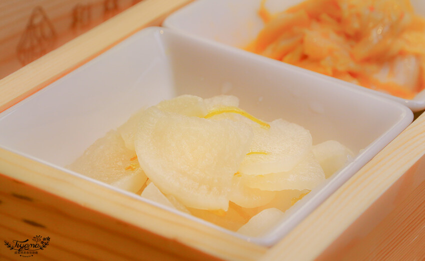 這間新開幕小清新麵店,開幕不久就有多達400多則與4.9高分評價~創意拌拌麵一次給你兩種美味享受!