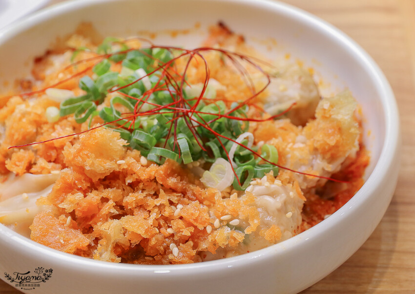 這間新開幕小清新麵店,開幕不久就有多達400多則與4.9高分評價~創意拌拌麵一次給你兩種美味享受!