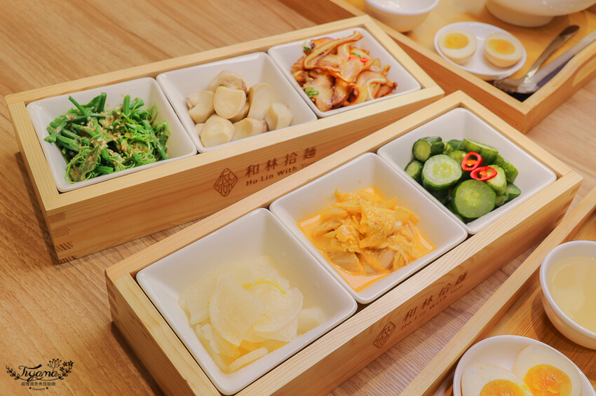 這間新開幕小清新麵店,開幕不久就有多達400多則與4.9高分評價~創意拌拌麵一次給你兩種美味享受!