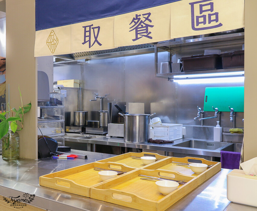 這間新開幕小清新麵店,開幕不久就有多達400多則與4.9高分評價~創意拌拌麵一次給你兩種美味享受!