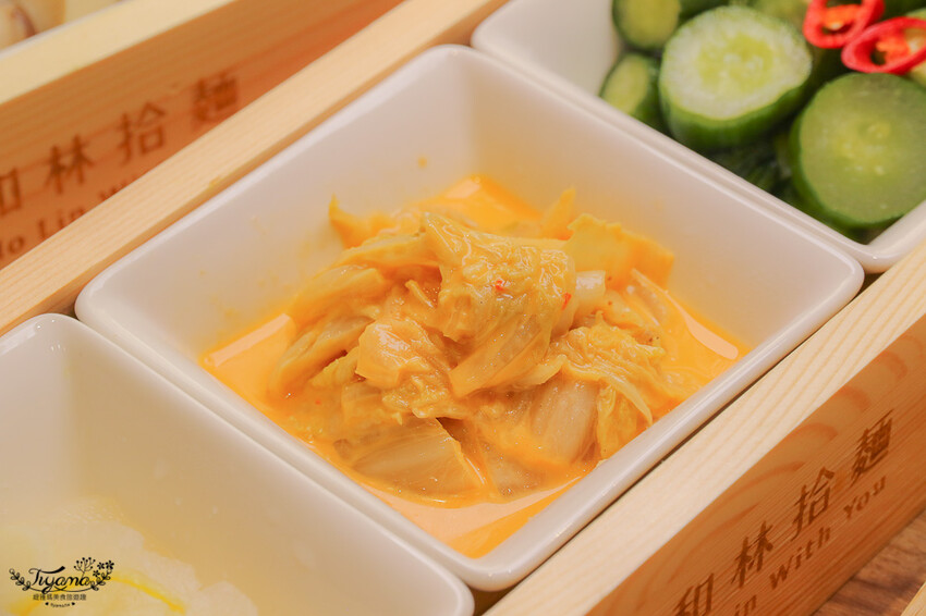 這間新開幕小清新麵店,開幕不久就有多達400多則與4.9高分評價~創意拌拌麵一次給你兩種美味享受!