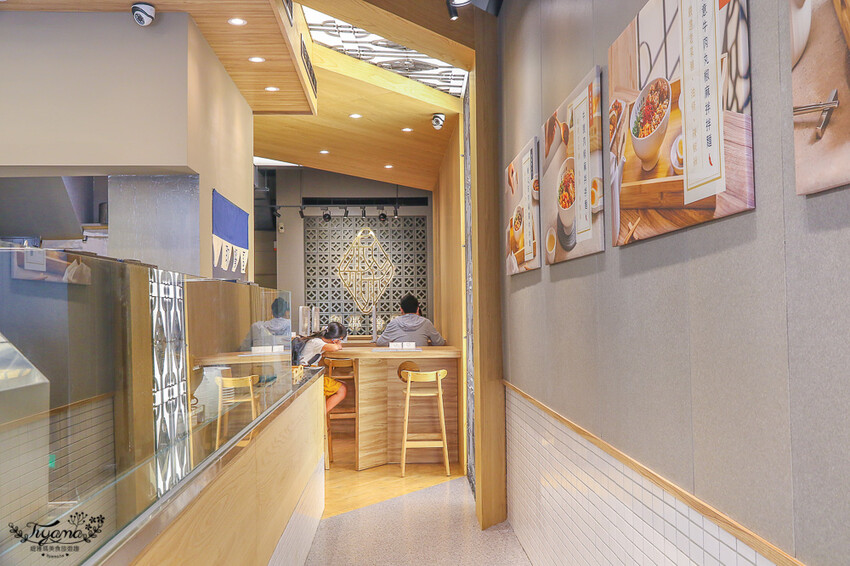 這間新開幕小清新麵店,開幕不久就有多達400多則與4.9高分評價~創意拌拌麵一次給你兩種美味享受!