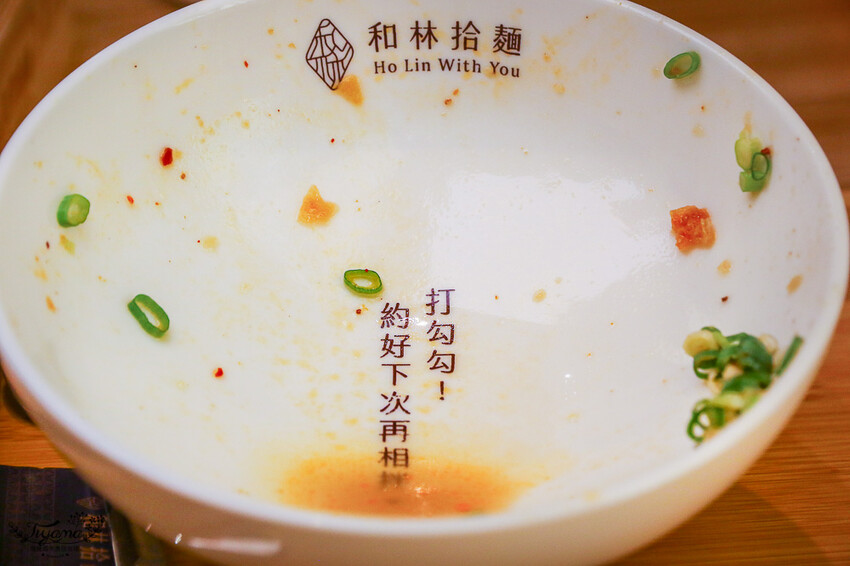 這間新開幕小清新麵店,開幕不久就有多達400多則與4.9高分評價~創意拌拌麵一次給你兩種美味享受!