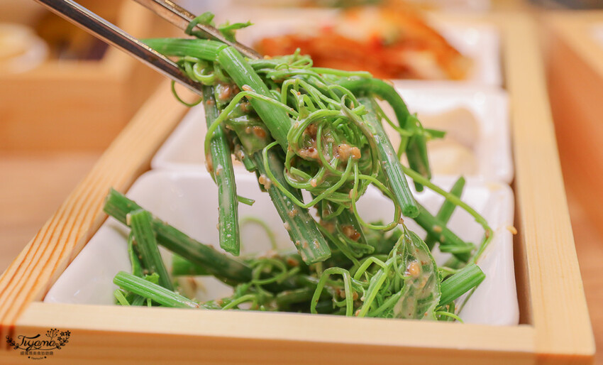 這間新開幕小清新麵店,開幕不久就有多達400多則與4.9高分評價~創意拌拌麵一次給你兩種美味享受!