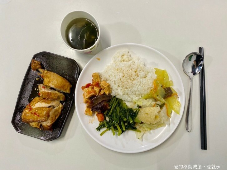 【西湖商圈 x 美食】賀甲小館好呷好呷 : 便當、麵食、滷味 賀甲任你選，愛就跟我一起快樂Go !