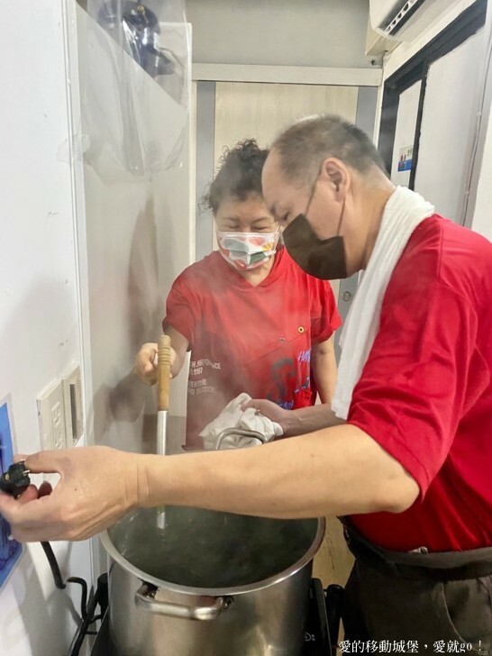 【西湖商圈 x 美食】賀甲小館好呷好呷 : 便當、麵食、滷味 賀甲任你選，愛就跟我一起快樂Go !