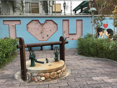 台中石岡景點[情人木橋] 有全國最大水車、遠東地區無橋墩、跨距最長的景觀木橋