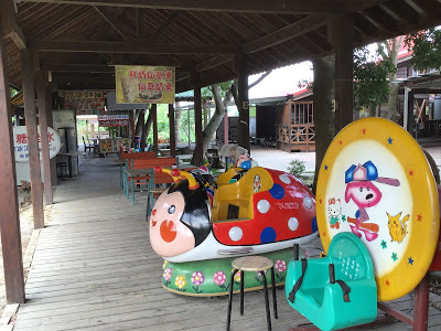 台中石岡景點[情人木橋] 有全國最大水車、遠東地區無橋墩、跨距最長的景觀木橋