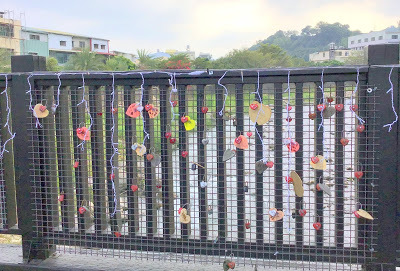 台中石岡景點[情人木橋] 有全國最大水車、遠東地區無橋墩、跨距最長的景觀木橋