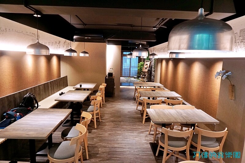 【新竹美食】島津和牛咖哩-口碑爆棚新開店，只要三百多就可吃到日本和牛肉塊的咖哩定食套餐，並使用北海道