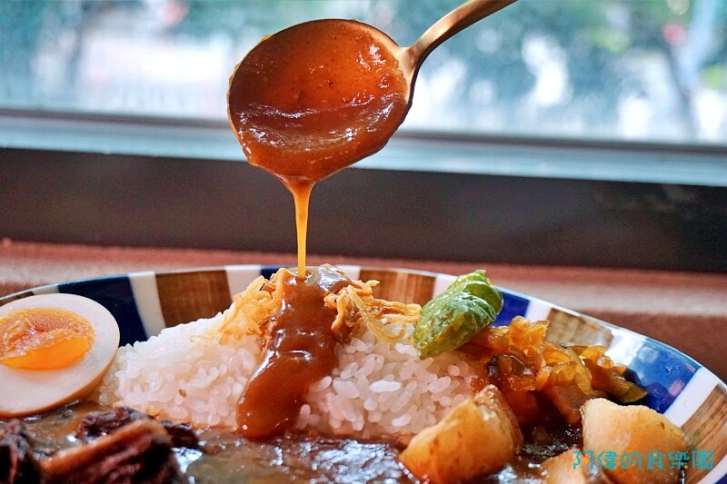 【新竹美食】島津和牛咖哩-口碑爆棚新開店，只要三百多就可吃到日本和牛肉塊的咖哩定食套餐，並使用北海道