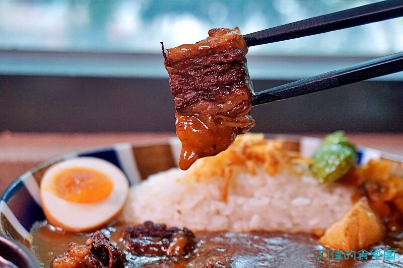 【新竹美食】島津和牛咖哩-口碑爆棚新開店，只要三百多就可吃到日本和牛肉塊的咖哩定食套餐，並使用北海道