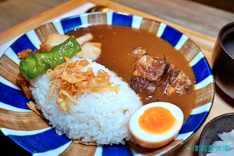 【新竹美食】島津和牛咖哩-口碑爆棚新開店，只要三百多就可吃到日本和牛肉塊的咖哩定食套餐，並使用北海道
