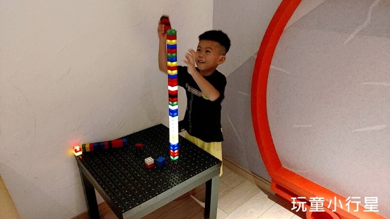 嘉義住宿｜棒棒積木飯店，親子住宿，兒童專屬電動車，暢玩棒棒鯨奇樂園｜對面就是故宮南院