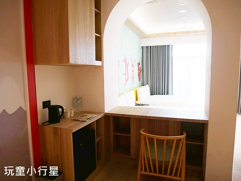 嘉義住宿｜棒棒積木飯店，親子住宿，兒童專屬電動車，暢玩棒棒鯨奇樂園｜對面就是故宮南院