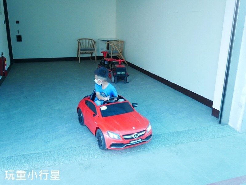 嘉義住宿｜棒棒積木飯店，親子住宿，兒童專屬電動車，暢玩棒棒鯨奇樂園｜對面就是故宮南院