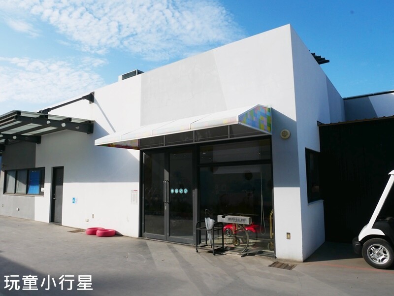 嘉義住宿｜棒棒積木飯店，親子住宿，兒童專屬電動車，暢玩棒棒鯨奇樂園｜對面就是故宮南院