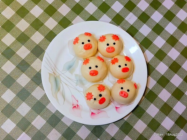 「葡吉手工包子 Global Mall 環球南港車站店豬仔流沙奶皇包(蛋奶素 」(Dumpling with HK style  )