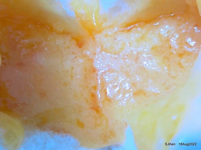 「葡吉手工包子 Global Mall 環球南港車站店豬仔流沙奶皇包(蛋奶素 」(Dumpling with HK style & cute pork shape design ), Taipei, Taiwan, SJKen, Aug 18, 2022.