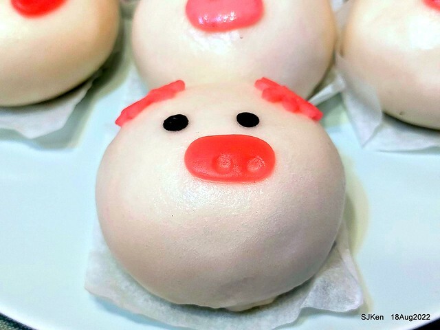 「葡吉手工包子 Global Mall 環球南港車站店豬仔流沙奶皇包(蛋奶素 」(Dumpling with HK style  )