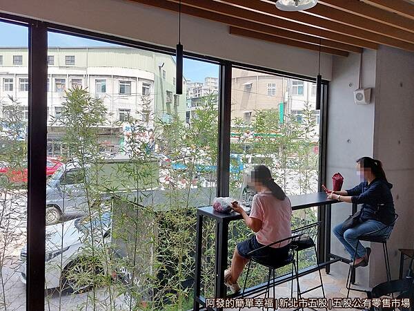 五股公有市場11-落地窗用餐區.jpg