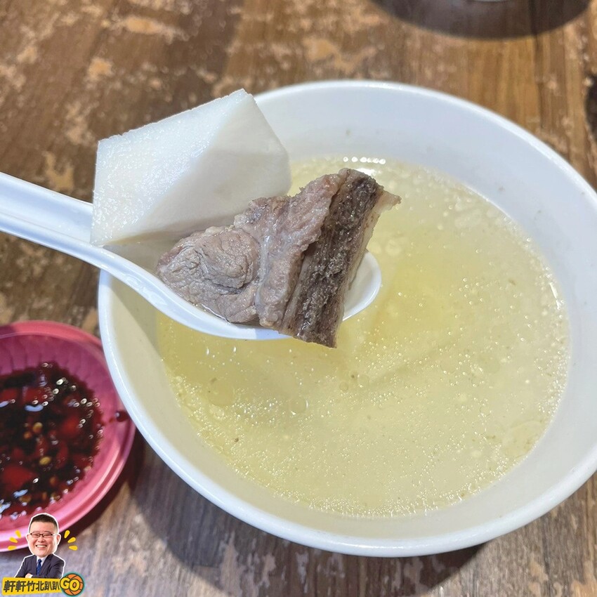 超人氣排隊美食！ 豬腳滷製入味香Q彈牙