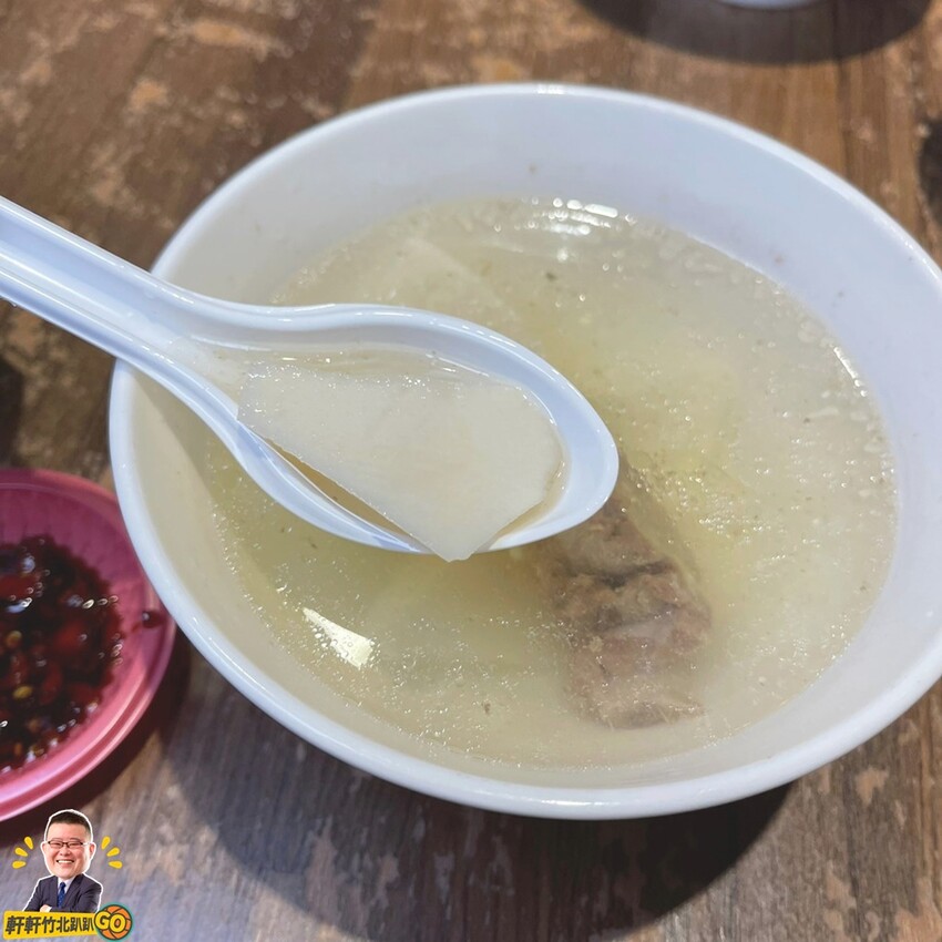 超人氣排隊美食！ 豬腳滷製入味香Q彈牙