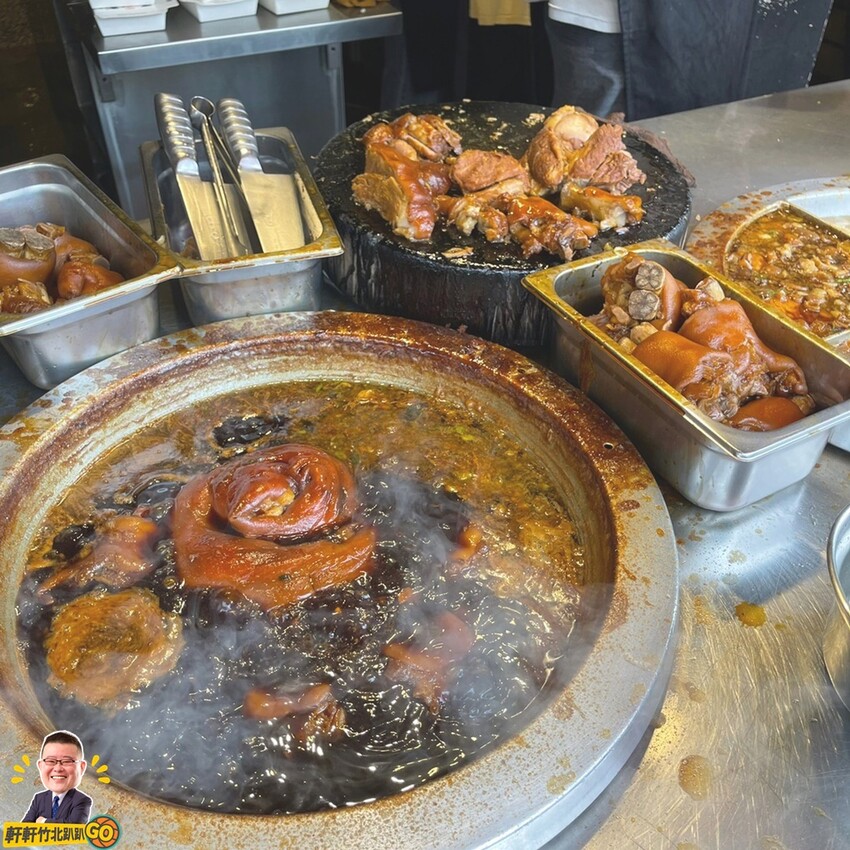 超人氣排隊美食！ 豬腳滷製入味香Q彈牙