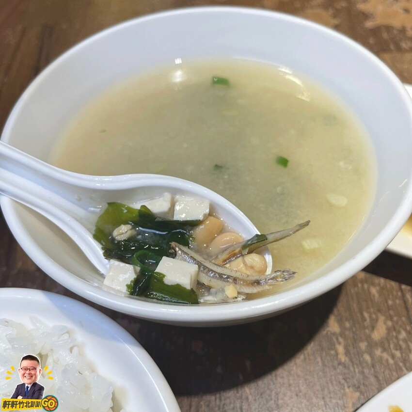 超人氣排隊美食！ 豬腳滷製入味香Q彈牙