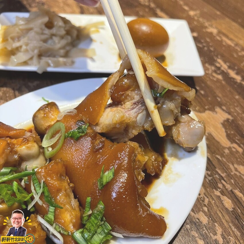超人氣排隊美食！ 豬腳滷製入味香Q彈牙