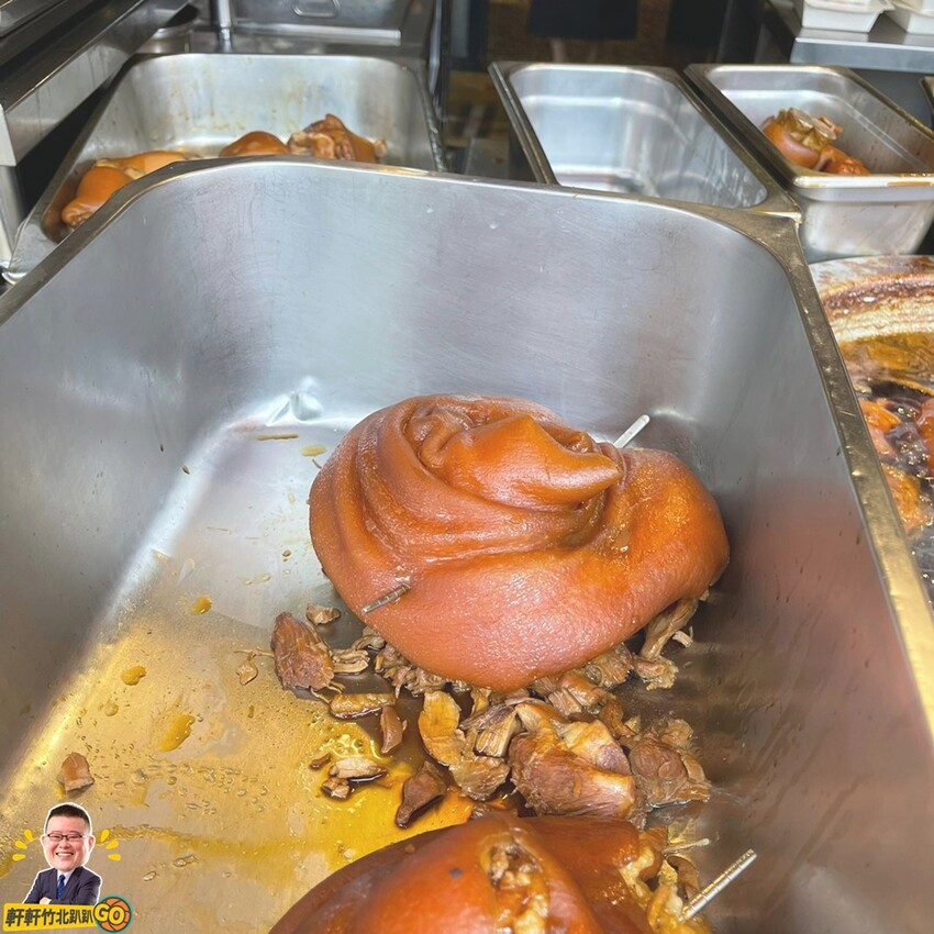 超人氣排隊美食！ 豬腳滷製入味香Q彈牙