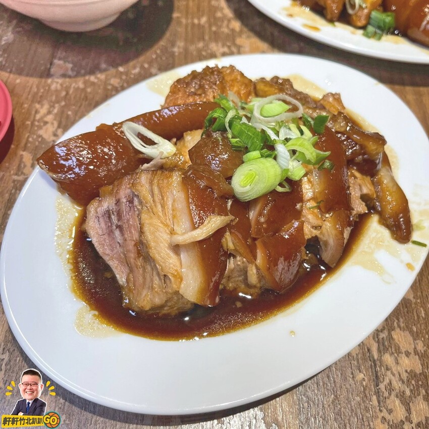 超人氣排隊美食！ 豬腳滷製入味香Q彈牙