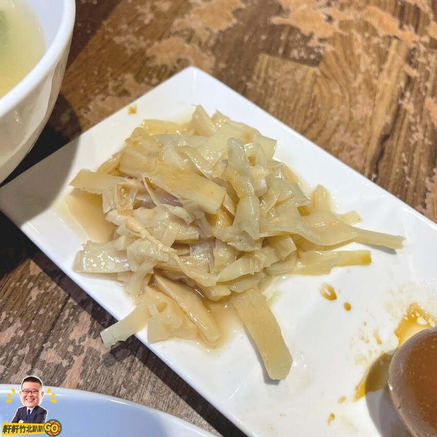 超人氣排隊美食！ 豬腳滷製入味香Q彈牙