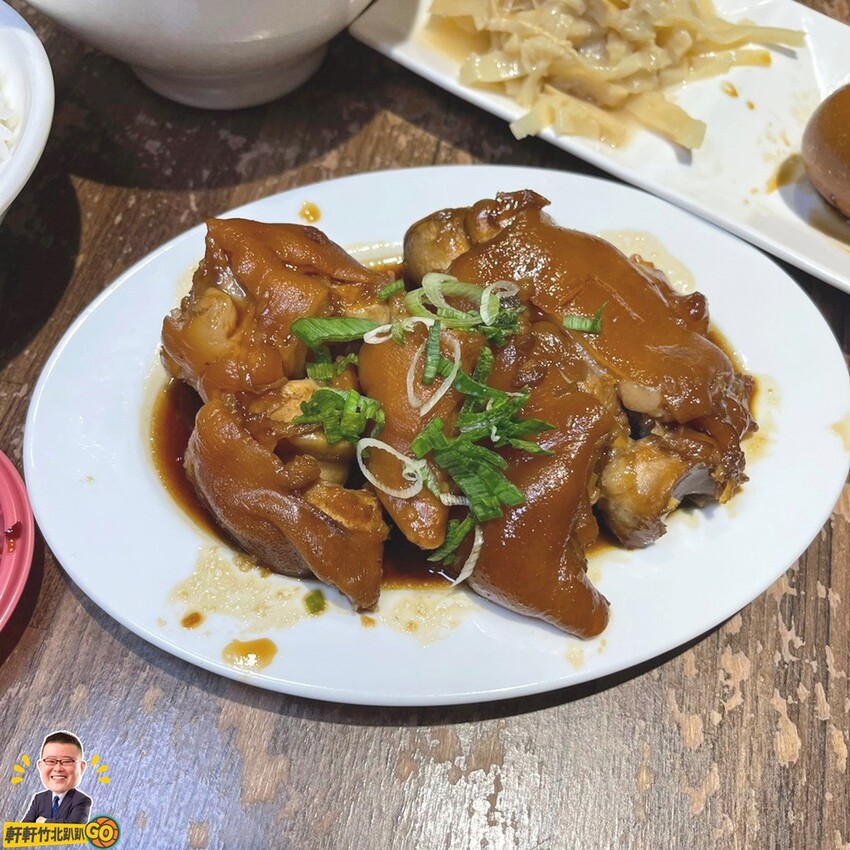 超人氣排隊美食！ 豬腳滷製入味香Q彈牙
