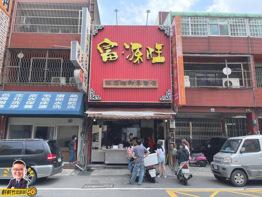 超人氣排隊美食！ 豬腳滷製入味香Q彈牙