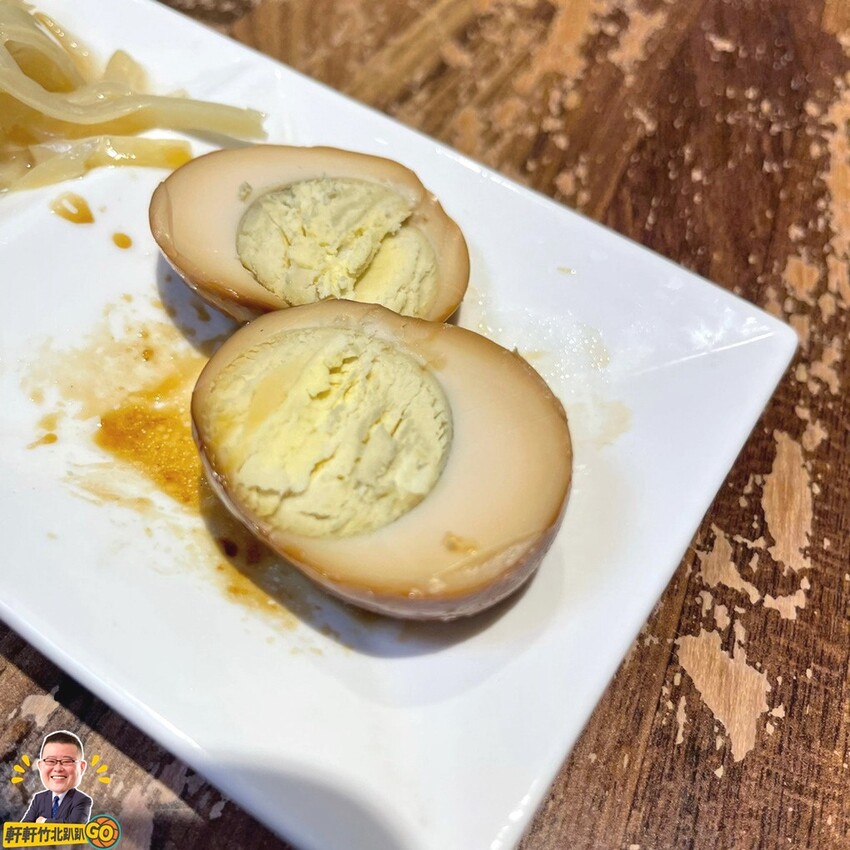 超人氣排隊美食！ 豬腳滷製入味香Q彈牙