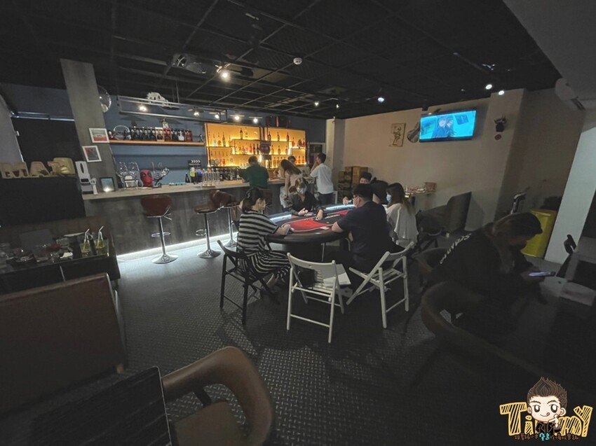 令人驚豔的創意調酒&德州撲克遊戲!